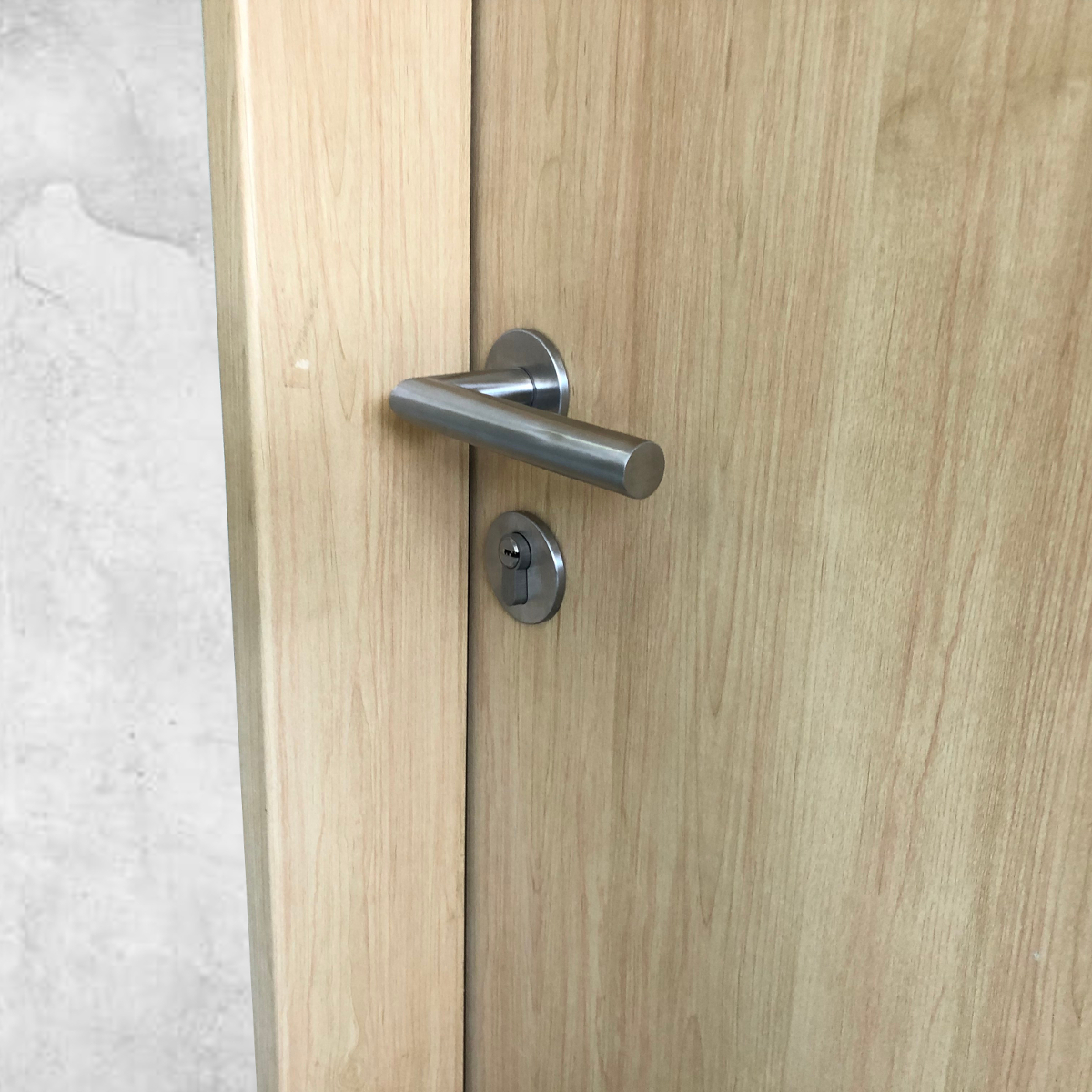 Manija con resorte cilindrica recta ac inox Magnético con bocallave (2580680) - Imagen 2